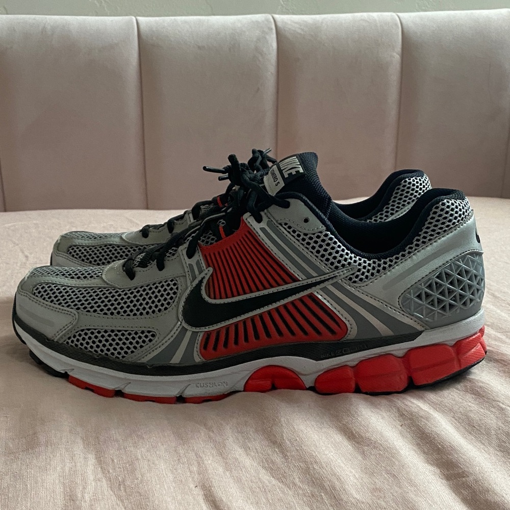Nike Vomero 5 Red and Black Running Sneakers